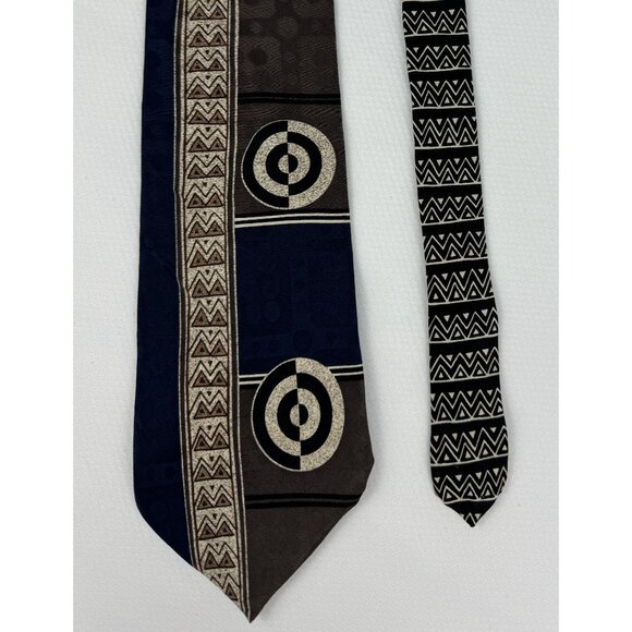 Oscar De La Renta Mens Tie Blue Tan 100% Silk USA Geometric 4 in x 58 in Long - Picture 3 of 9